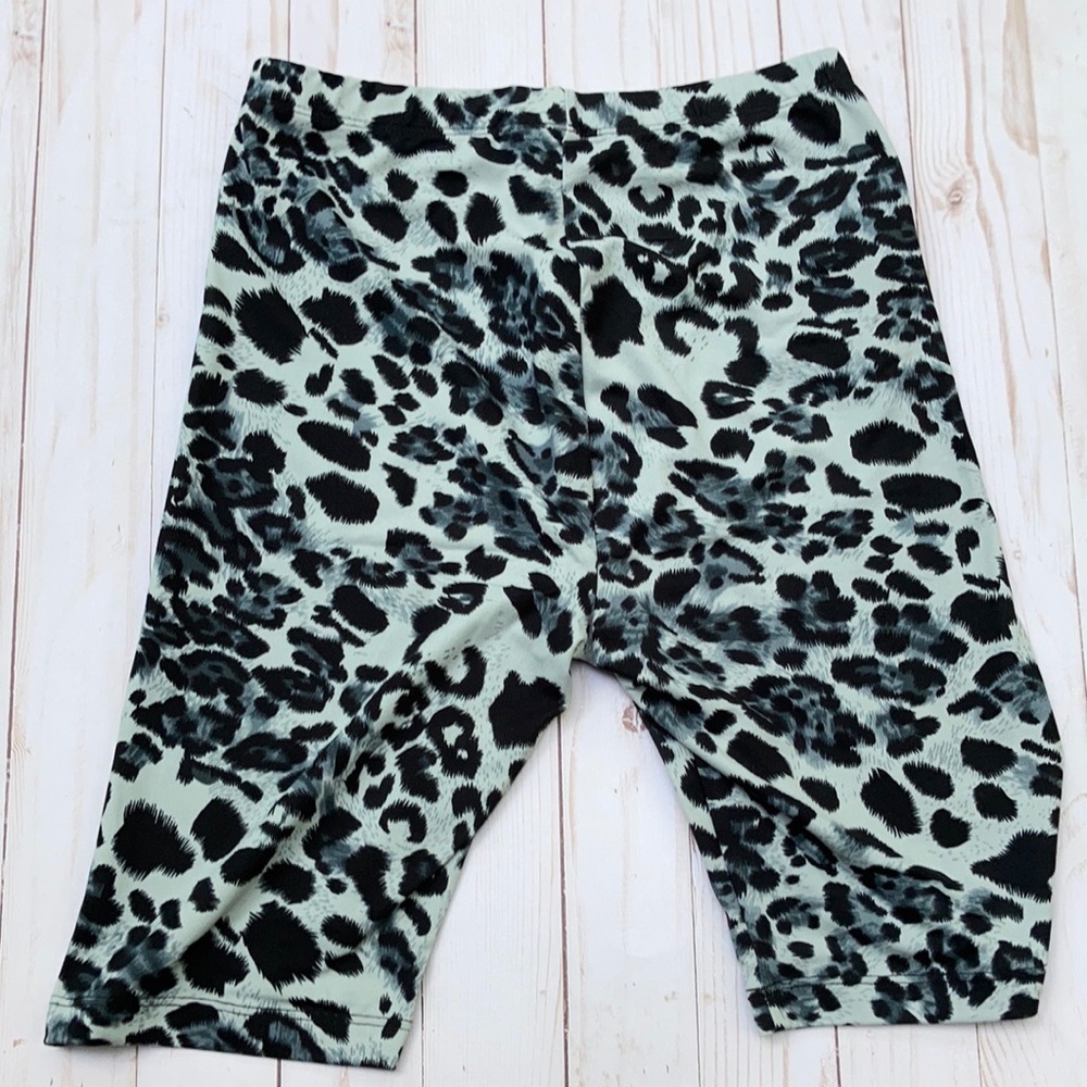 Gray leopard bike shorts